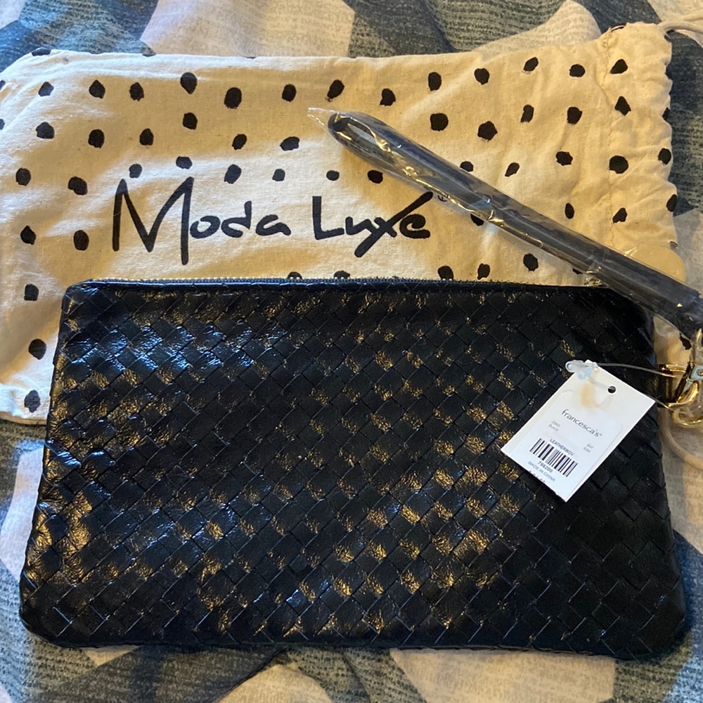 Hand purse 9 inc 5 in. Black - leather looking material. with protective bag